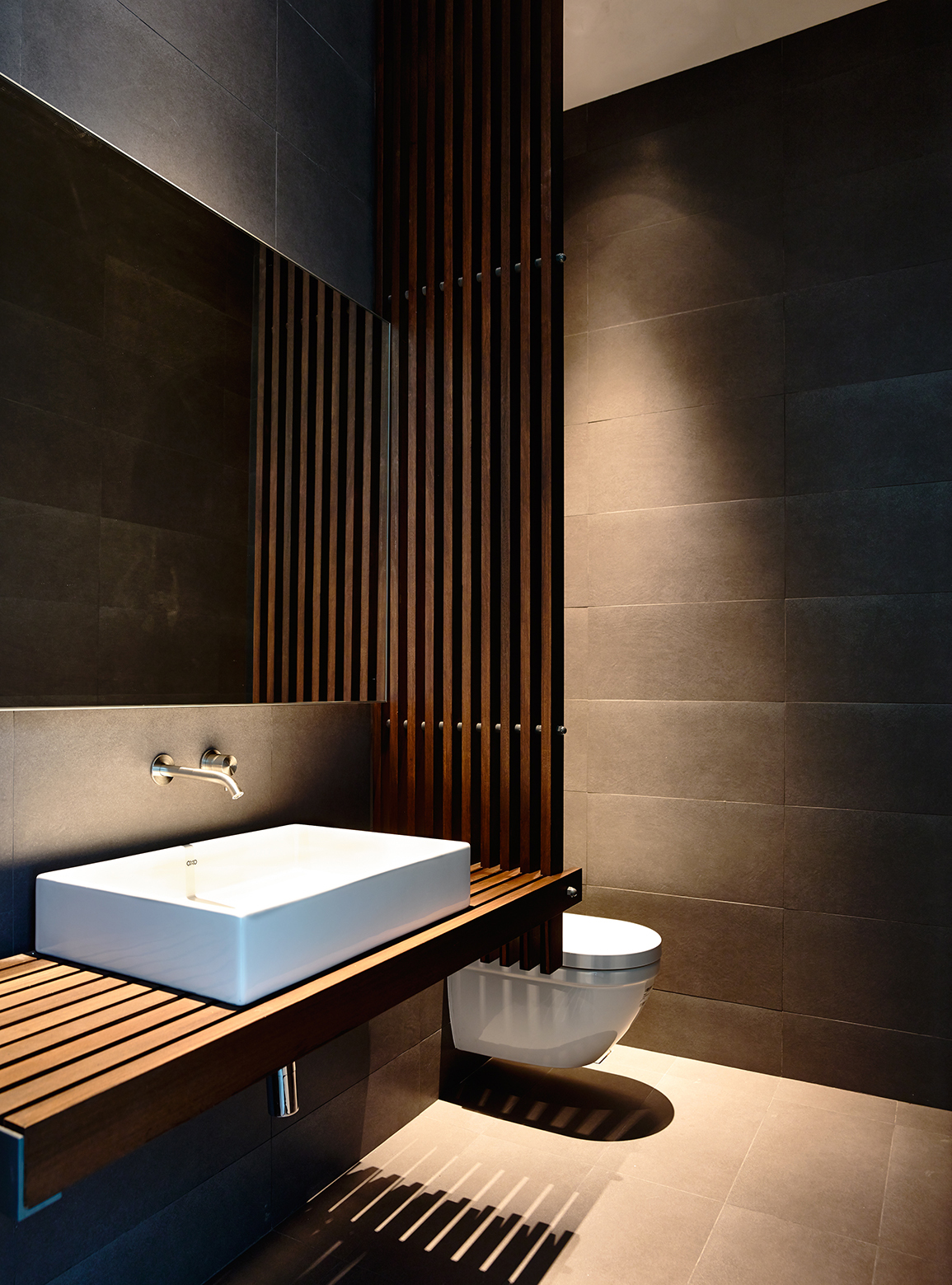 Wedo thiết kế nội thất phòng tắm đẹp, mát mẻ và sang trọng với gỗ tự nhiên