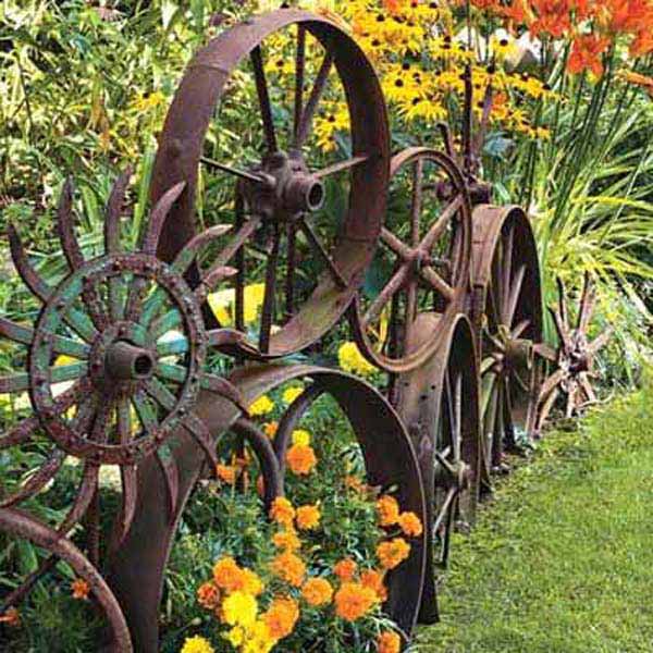 Wedo thiết kế tiểu cảnh sân vườn đơn giản và độc đáo với bánh xe cũ