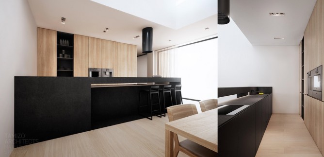 Wedo thiết kế nội thất nhà bếp đẹp với 2 màu đen trắng và gỗ hiện đại