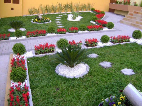 thiết kế tiểu cảnh sân vườn đẹp với đá cuội