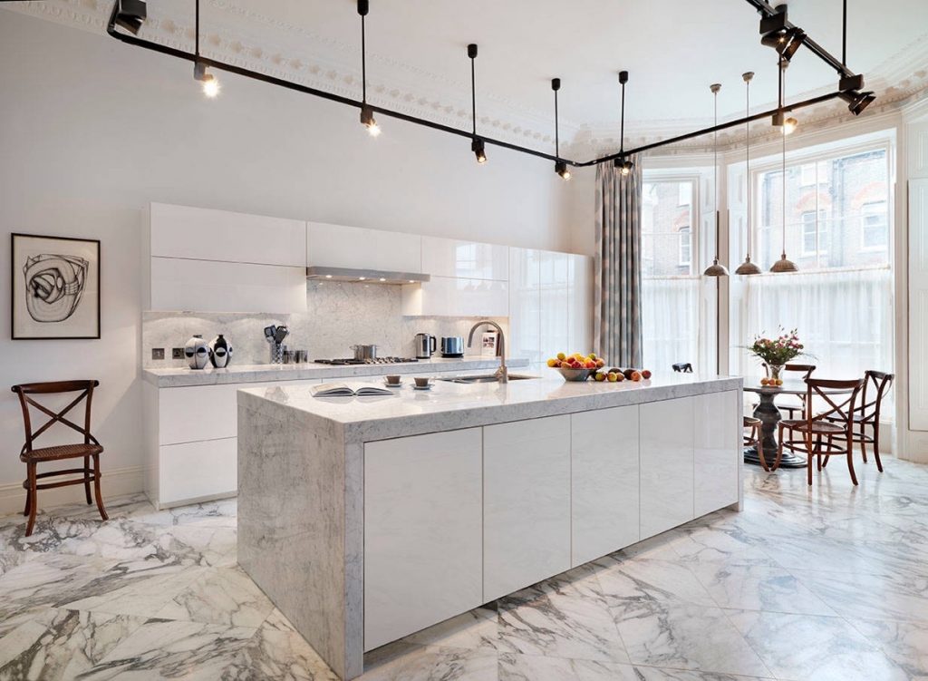 thiết kế nhà bếp đẹp với đá cẩm thạch.