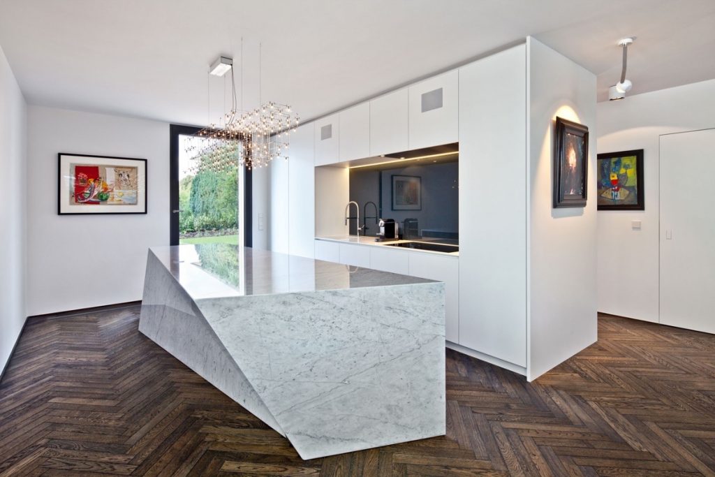 nhà bếp sang trọng với đá marble cẩm thạch.