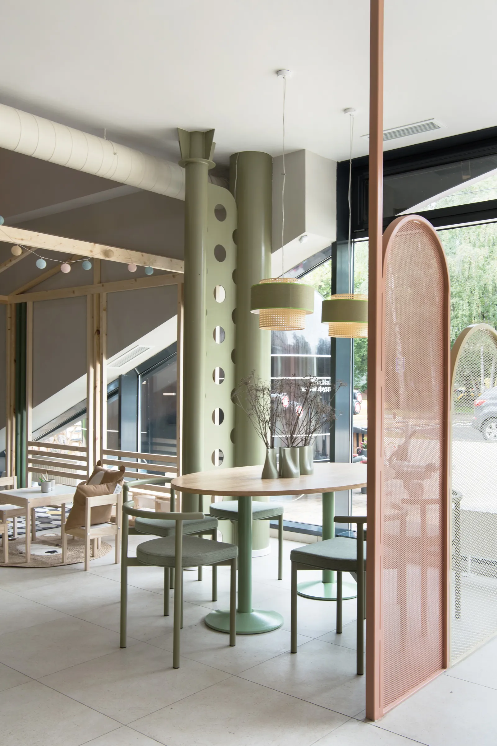 Mẫu thiết kế quán cafe đẹp ngang 4m phong cách Tropical