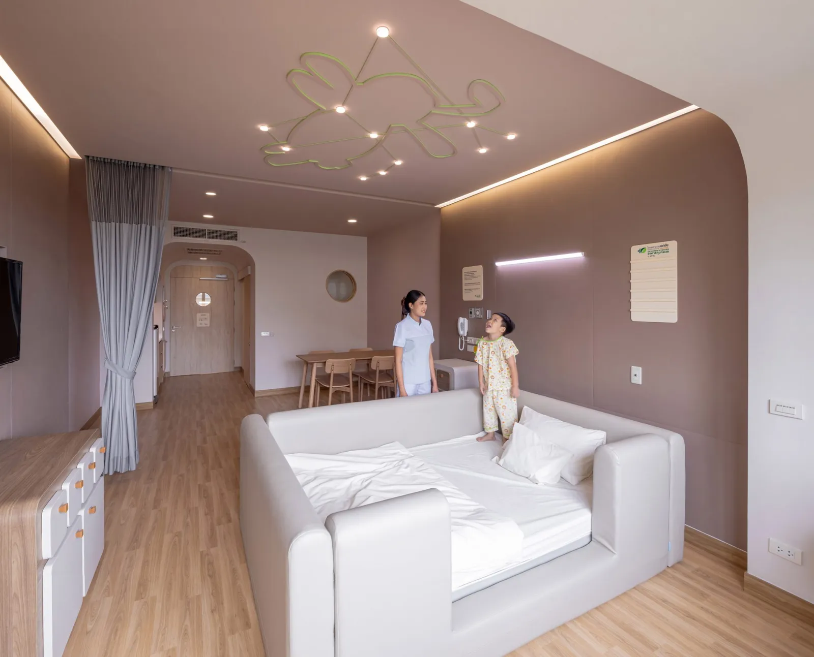 Thiết kế nội thất phòng khám đẹp cho trẻ em với nội thất tiện nghi như ở nhà